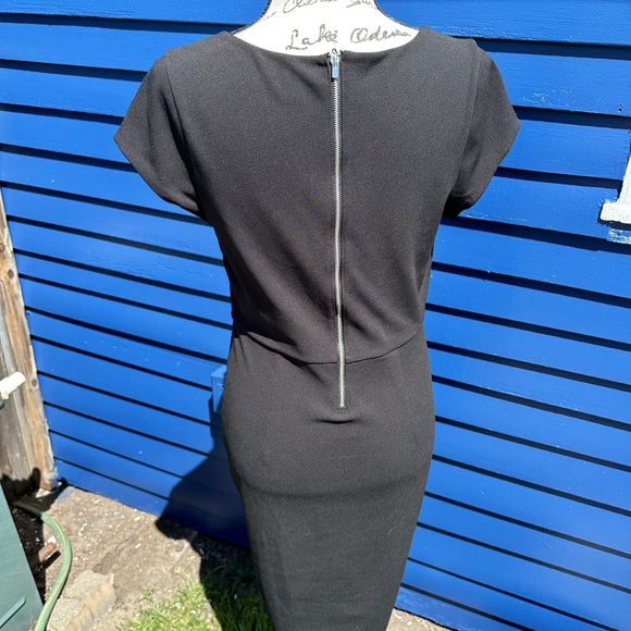 Express dress - Picture 2 of 4